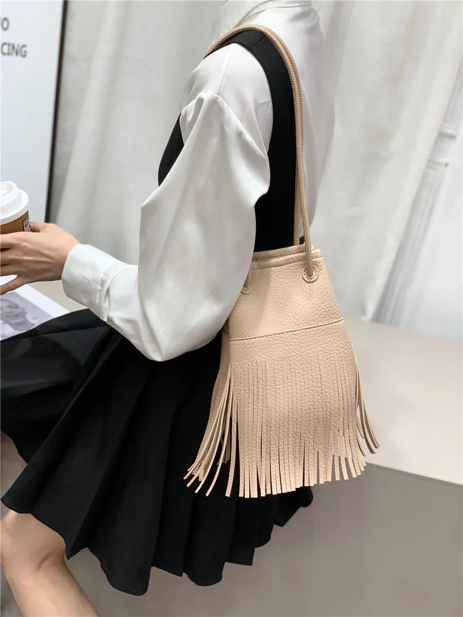 eybag Fashion Tassels Women Crossbody Bags Small Bucket Shoulder Bag for Ladies Handbg Soft PU Leather Femal Phones Messenger Bag