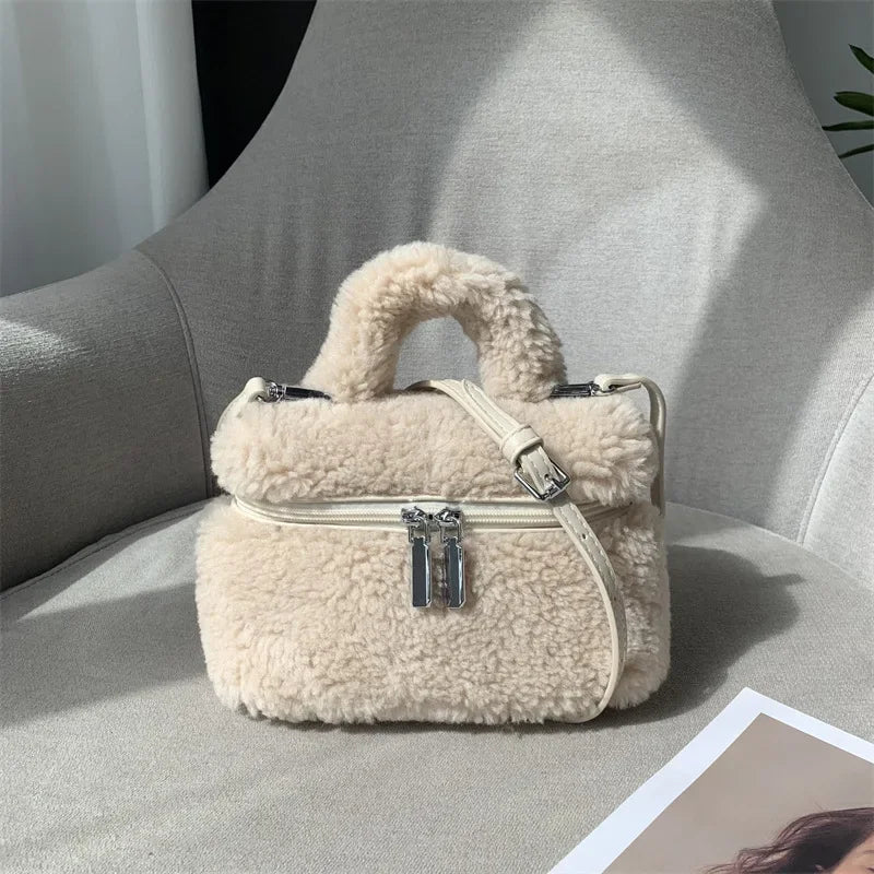 eybag Soft Plush Women's Designer Handbag Luxury Fluffy Shoulder Crossbody Bag Winter Faux Fur Bags for Women Small Warm Flap Purses